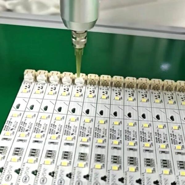LED电路板点胶-灯珠与元件固定，随线视觉点胶机，固定密封