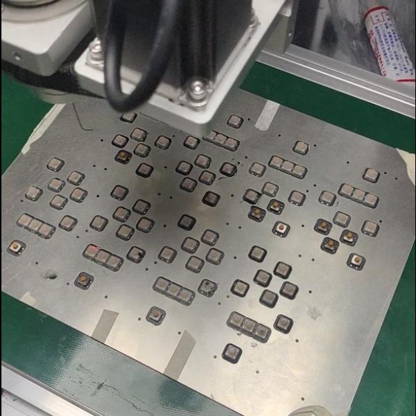 四轴旋转点胶机,按键防水密封点胶,胶量窗口窄