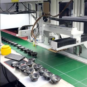 博立视觉点胶机——蓝牙音箱点胶案例