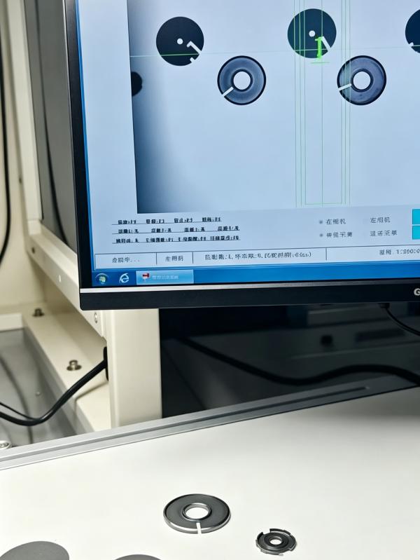 博立视觉点胶机——无线充磁片点胶案例（images 1）