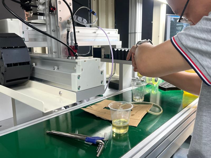 视觉点胶机胶水黏度-黏度直接决定胶水能否顺畅通过针头、出胶后能否保持形状